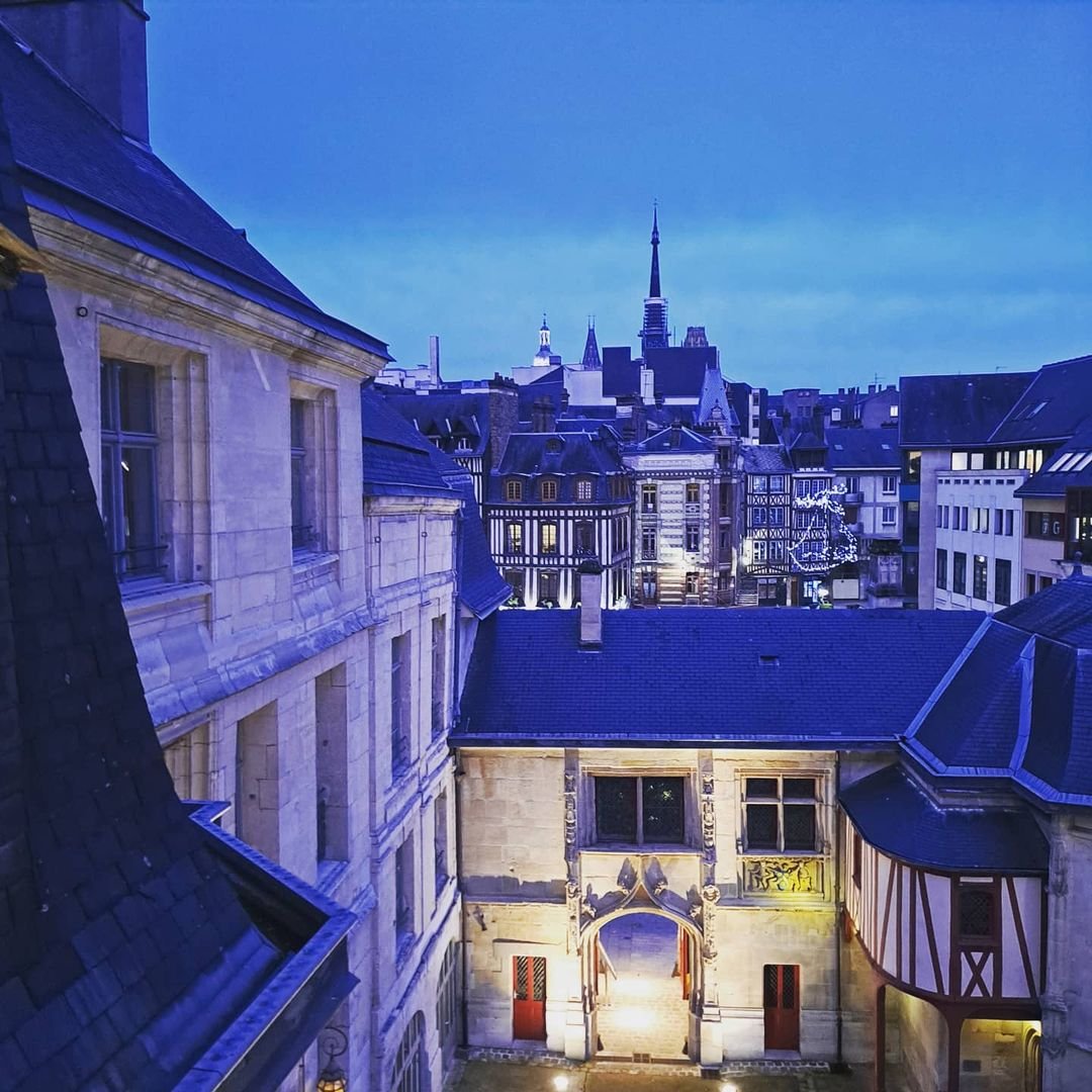 Collection 95+ Pictures 15+place+de+la+pucelle+ak+hotel+de+bourgtheroulde Stunning